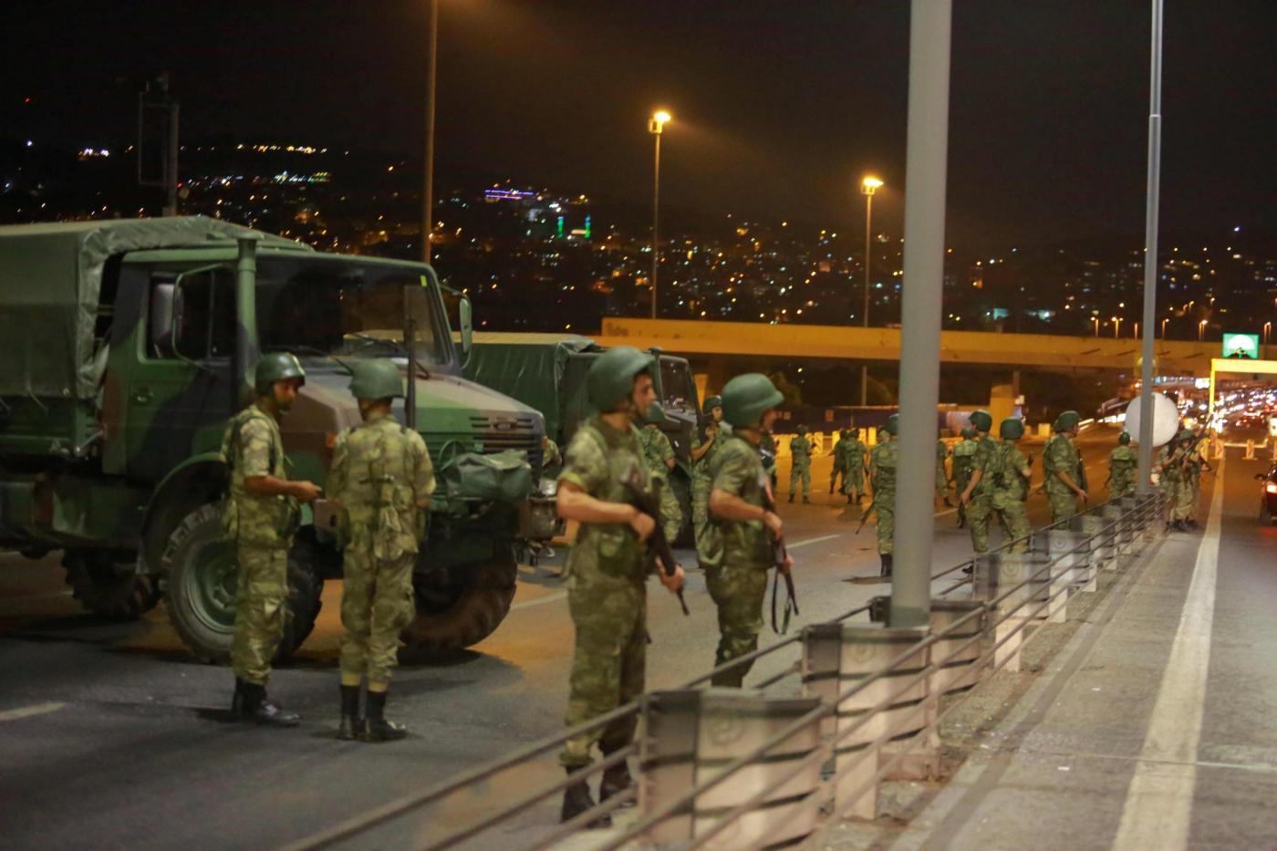 Premier Turchia denuncia: golpe militare in corso