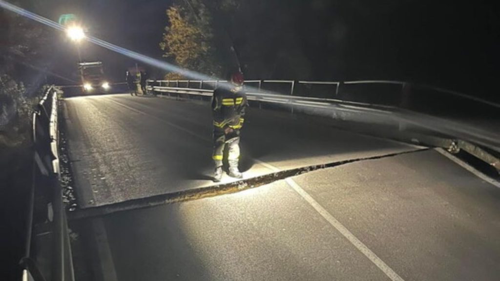 Teramo Tragedia Sfiorata Crolla Un Ponte Sul Fiume Salinello Nanopress