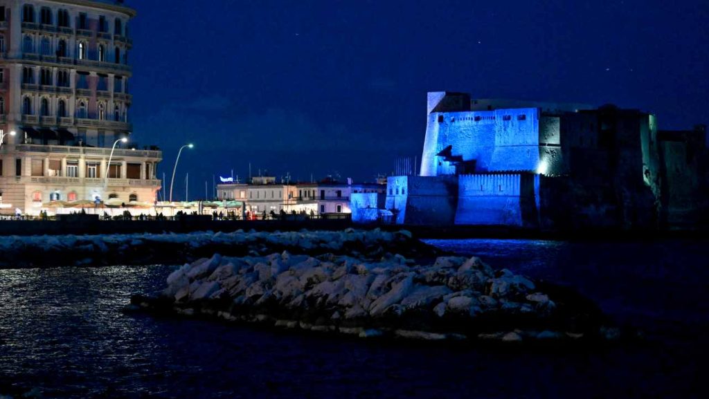 Napoli Si Avvicina La Festa Scudetto I Monumenti Si Illuminano Di Azzurro