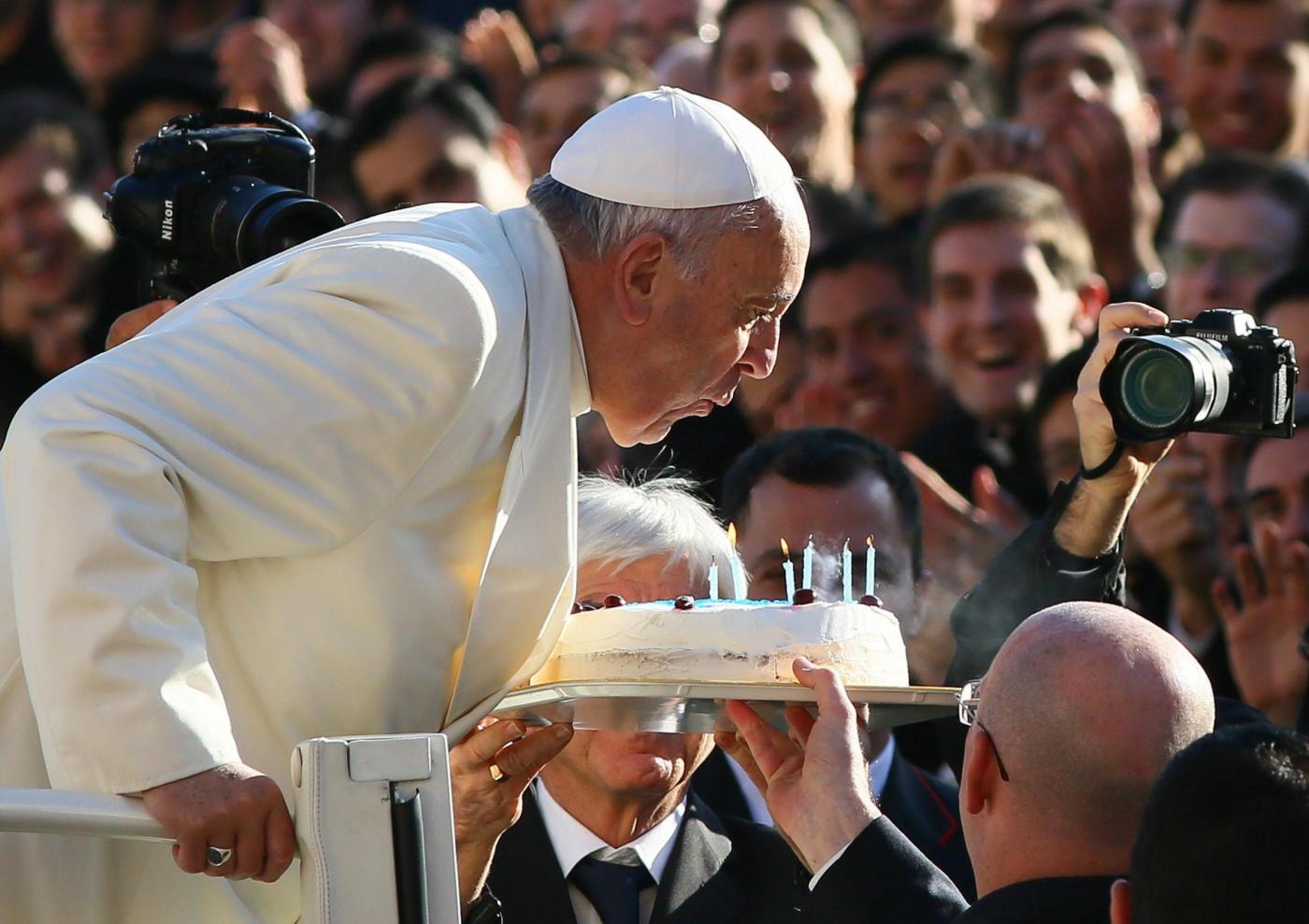 Papa Francesco festeggia il compleanno in San Pietro