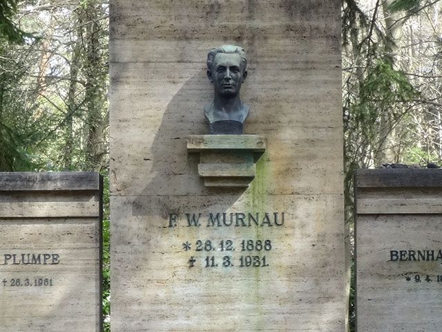F.W. Murnau tomba profanata