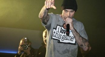 Fabri Fibra vs Fedez: al concerto di Milano tutto il pubblico saltella contro il rapper di X Factor