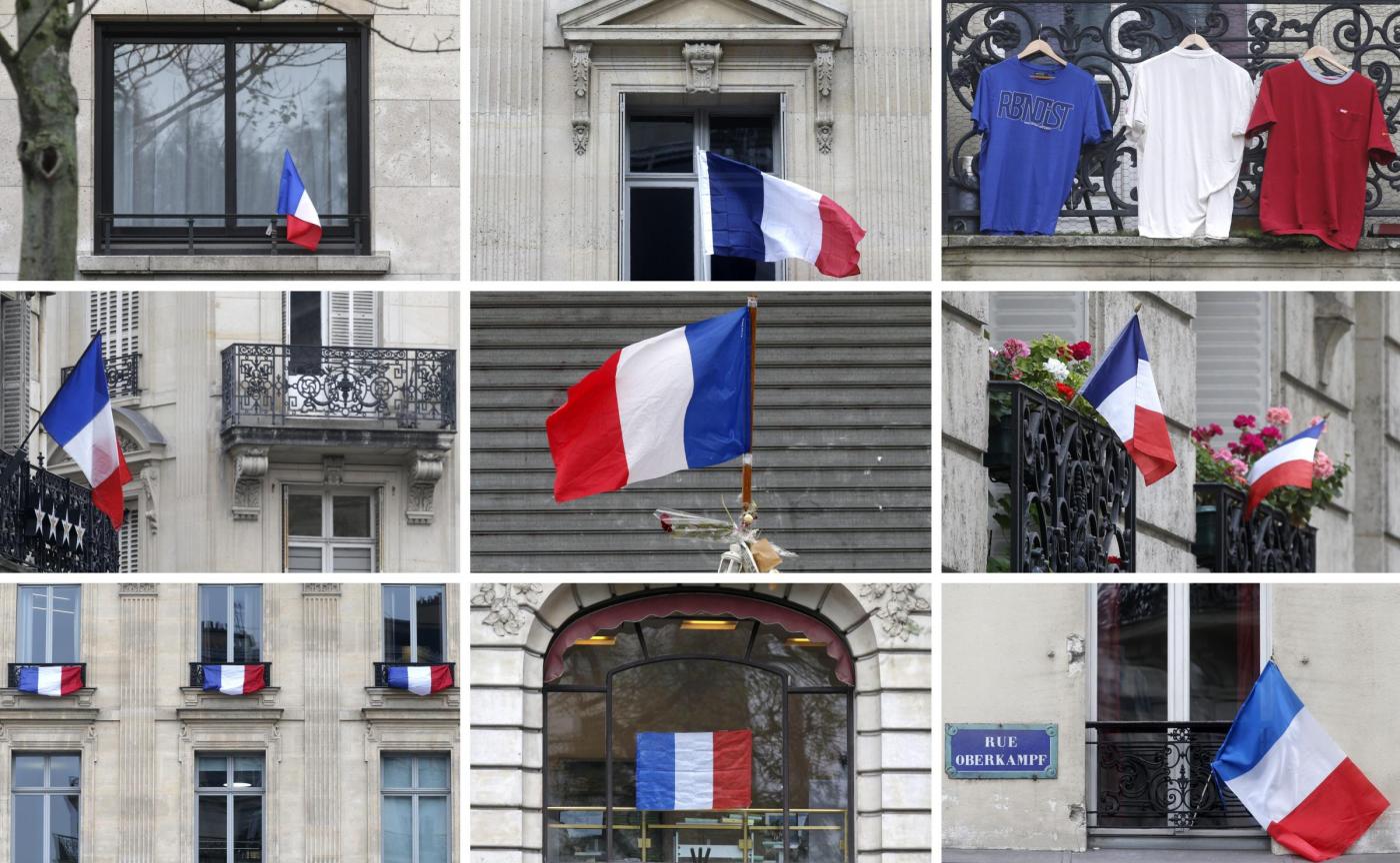 Francia, cerimonia per i morti negli attentati di Parigi