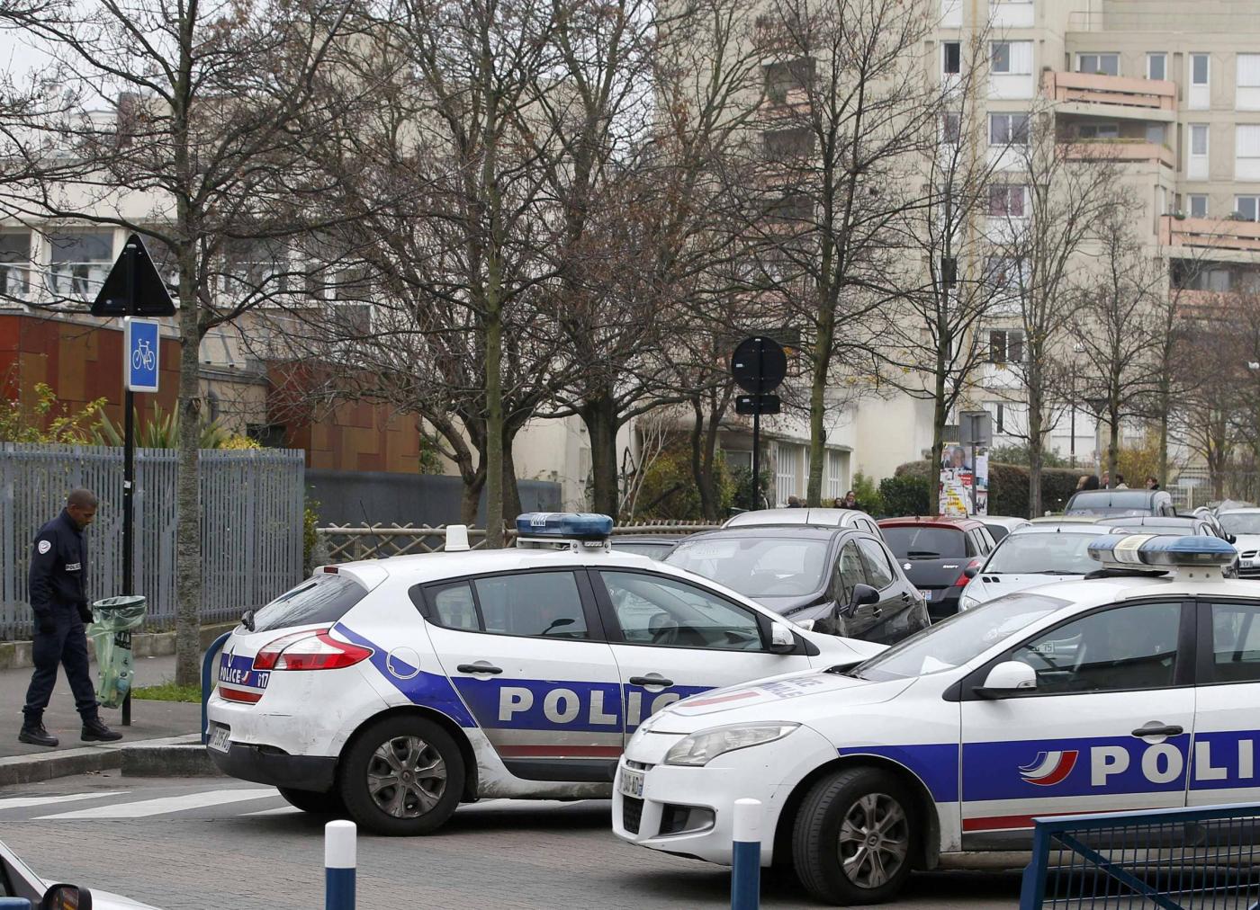 Francia, uomo accoltella insegnante invocando ISIS a Auberville