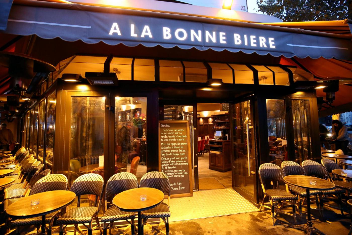 Riapertura del 'Cafe' a la Bonne Bier' dopo l'attacco terroristico del 13 novembre