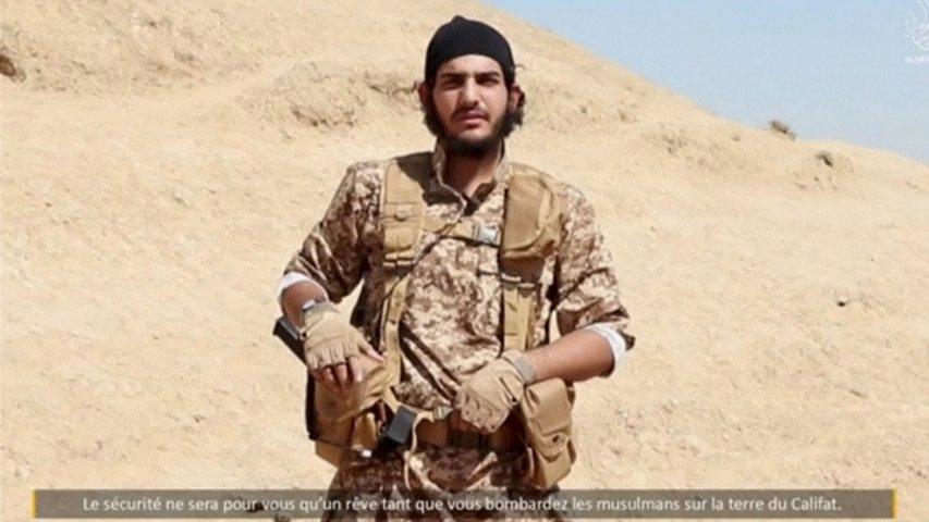 Isis, nuovo video: gli 8 del commando di Parigi prima della strage