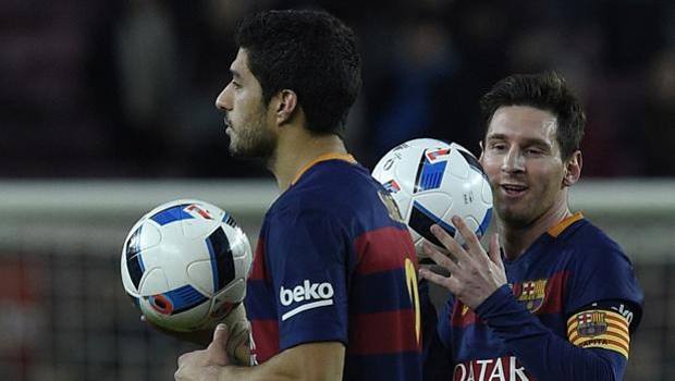 Tripletta Messi e Suarez