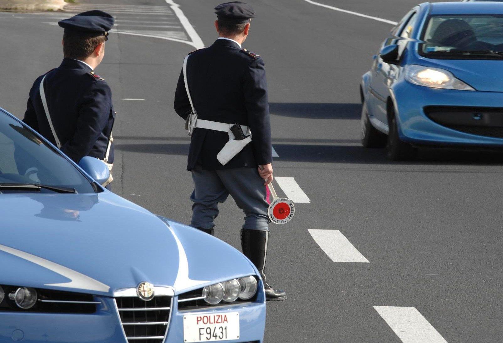 Polizia ferma Porsche a 220 km/h