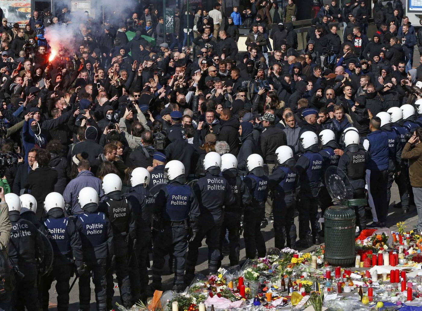 Bruxelles estremisti di destra in piazza della Borsa nonostante stop a manifestazione