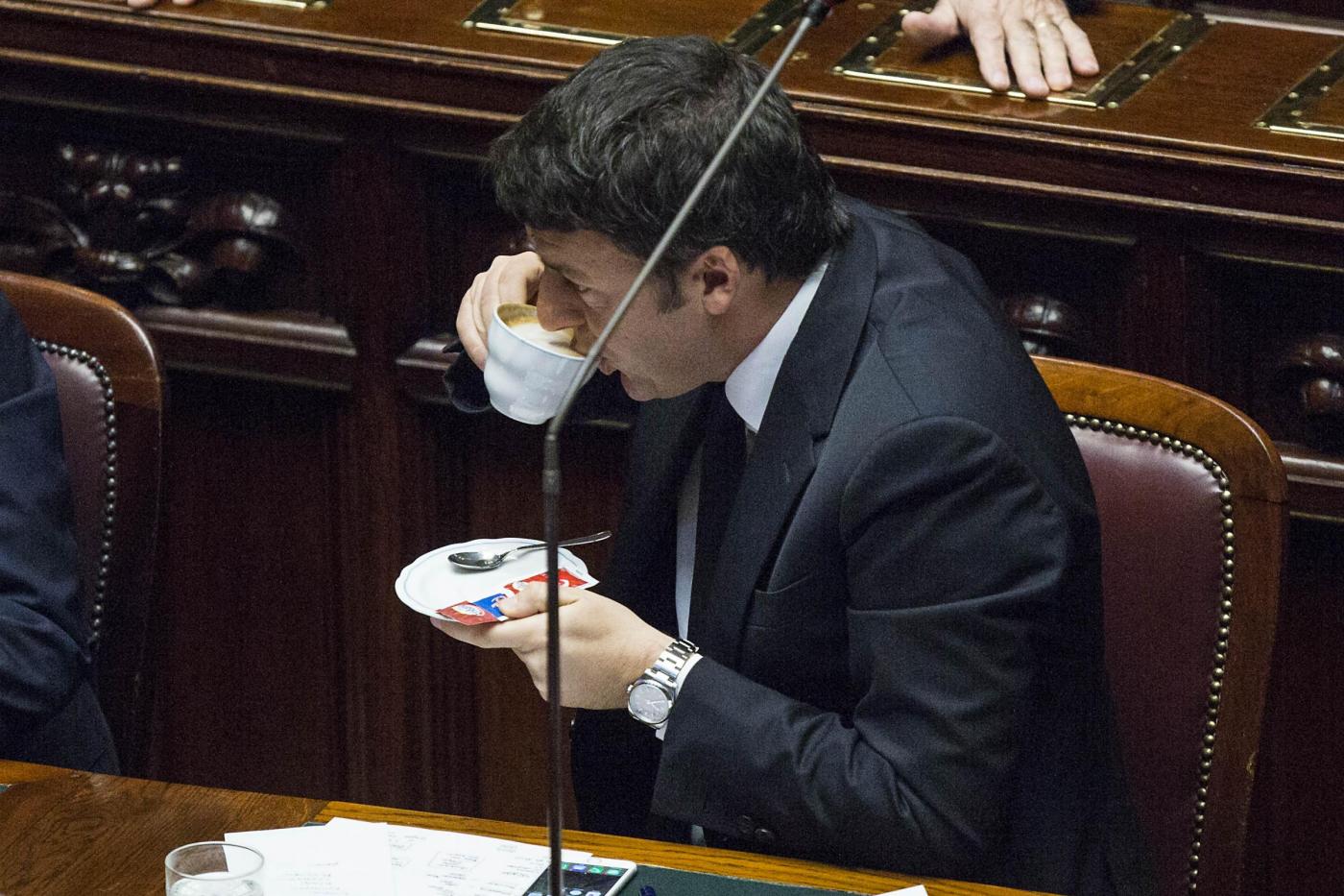 Camera Matteo Renzi beve cappuccino