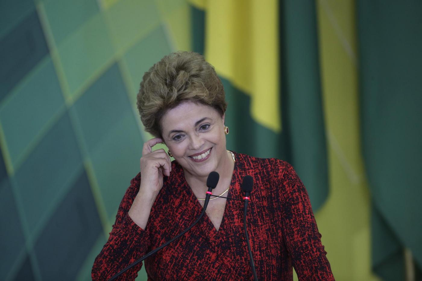 Sostenitori Rousseff al Planalto dopo stop impeachment