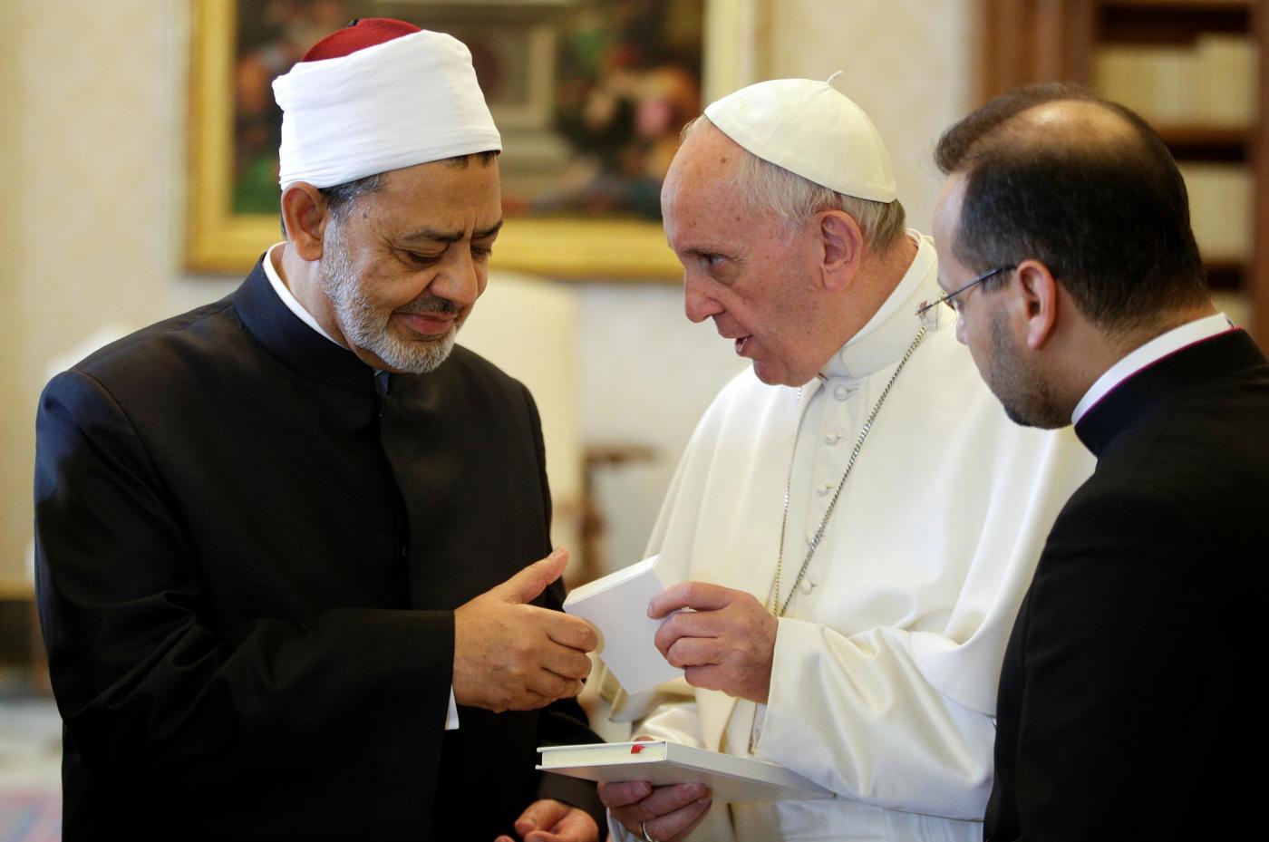 Vaticano, Papa Francesco riceve l'Imam egiziano el Tayeb