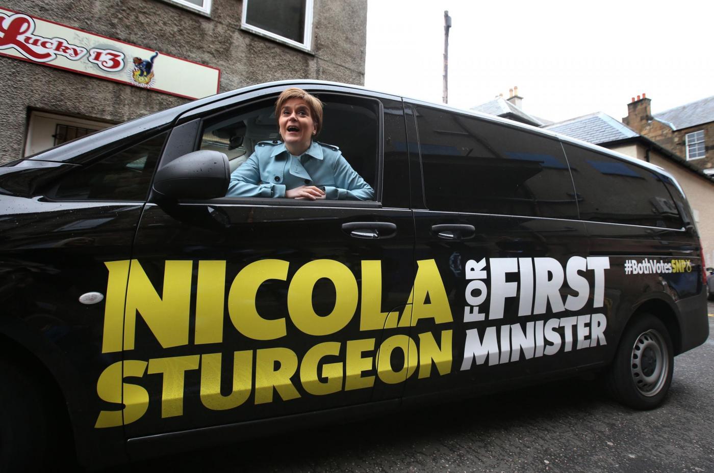 Nicola Sturgeon durante la campagna elettorale per le elezioni in Scozia