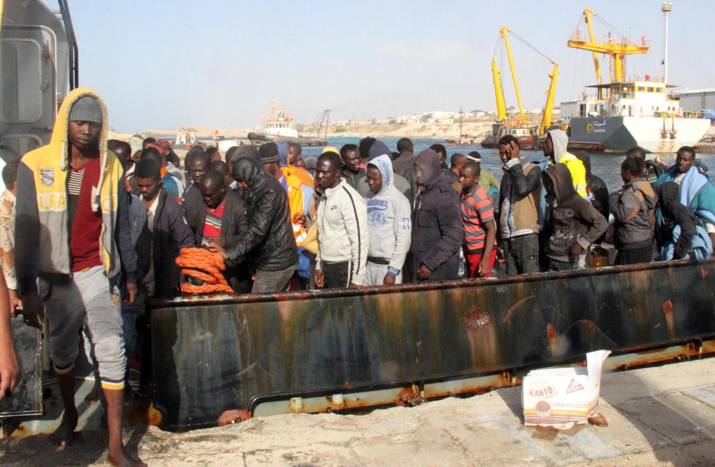 Migranti, Tripoli intercetta persone dirette in Europa