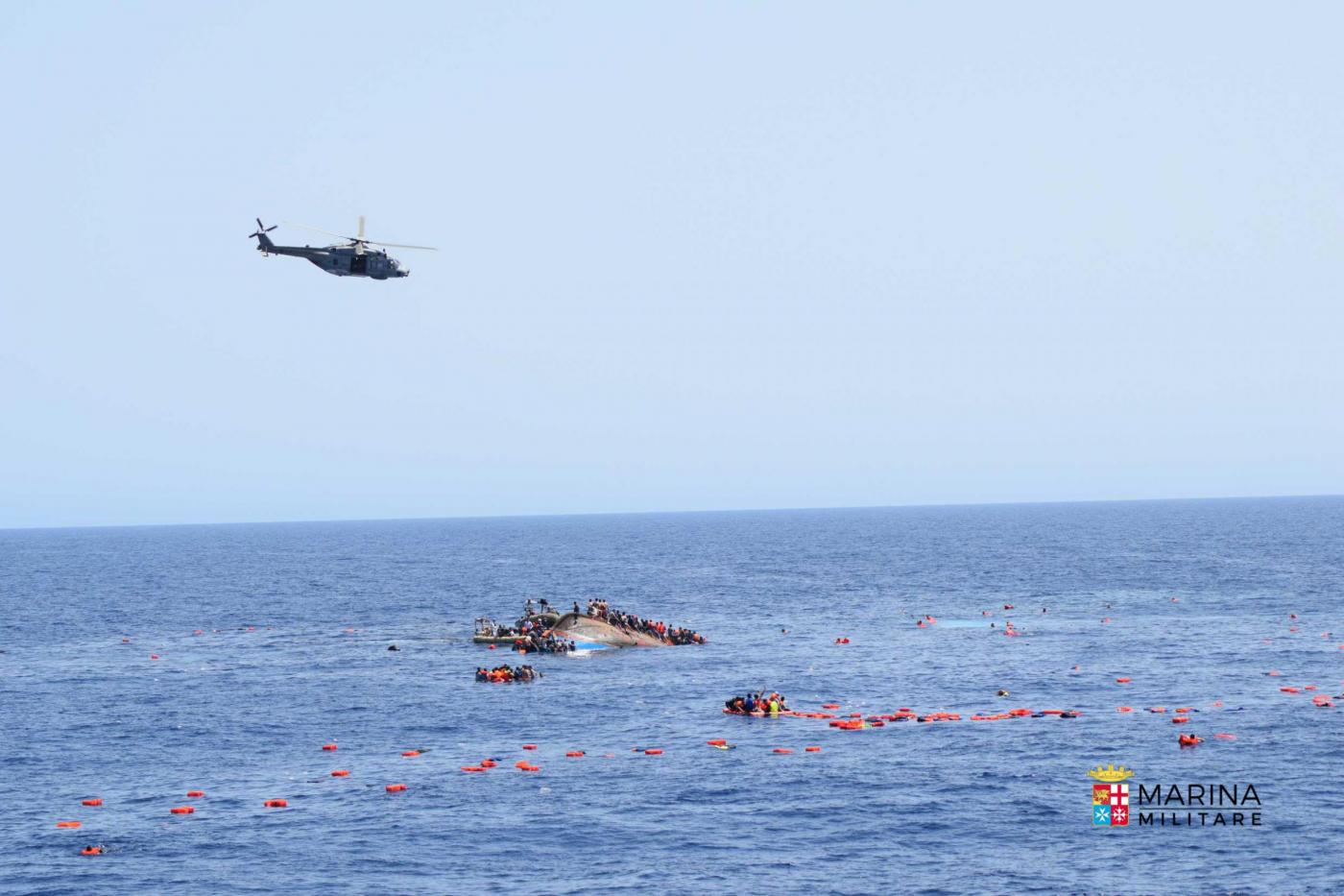 Le navi Bettica e Bergamini salvano oltre 500 migranti al largo delle coste libiche