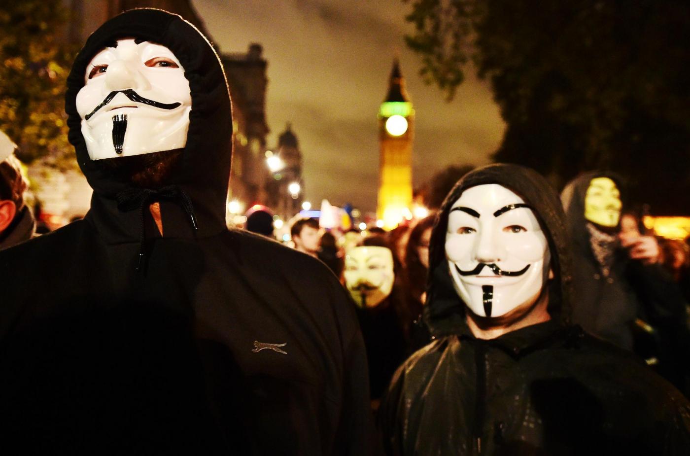 Londra, Anonymous sfila nella Million Mask March