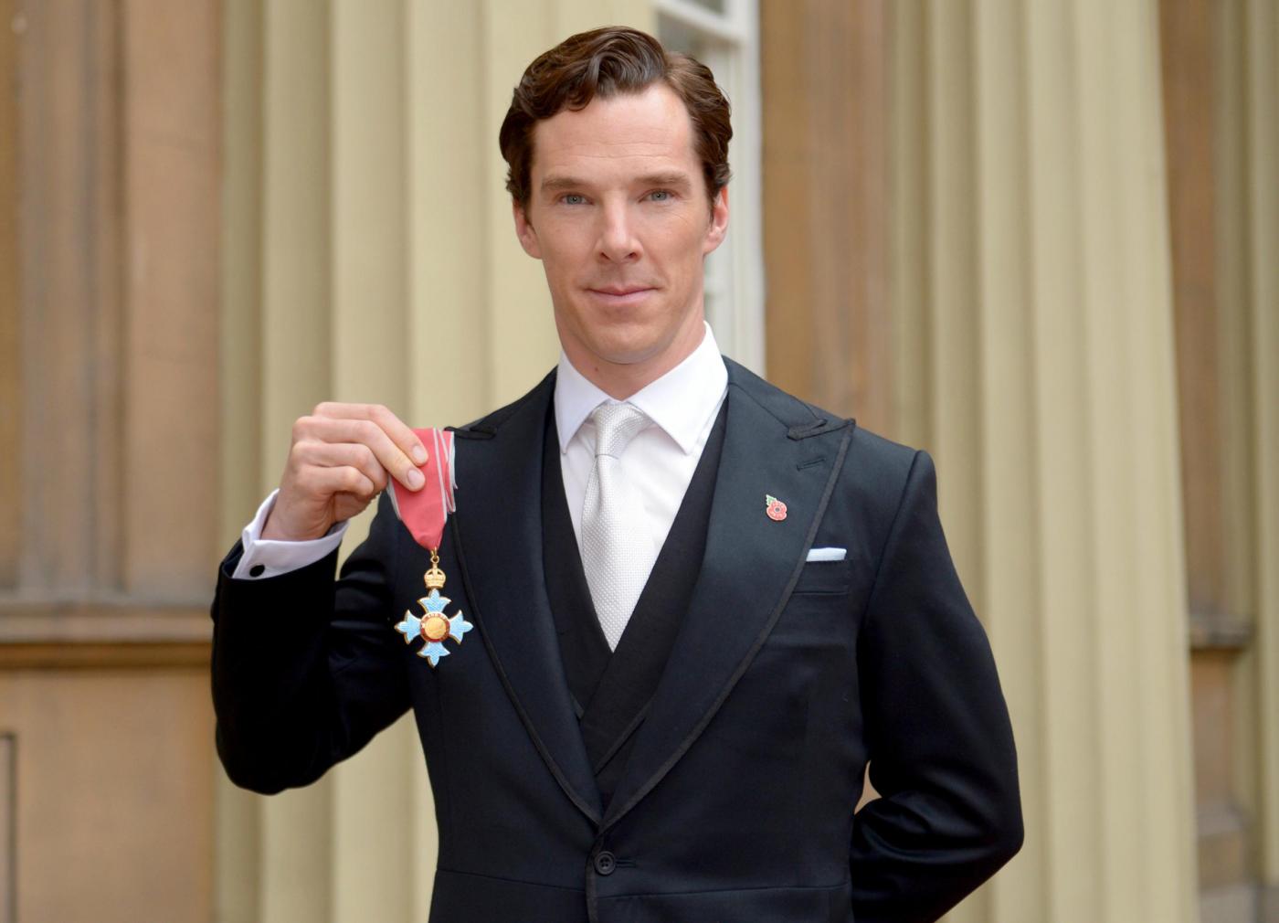 Benedict Cumberbatch alla cerimonia d'investitura di Ufficiale dell'Ordine dell'Impero Britannico