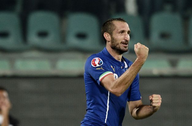 Chiellini lancia l'Italia ai quarti