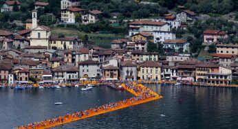 La passerella di Christo sul lago d’Iseo a Brescia chiusa in parte per maltempo