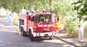 Milano, incendio in una scuola: evacuati 66 bambini del centro estivo