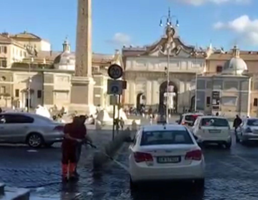 lavaggio strade roma
