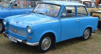 La Trabant si ribalta sulle lumache