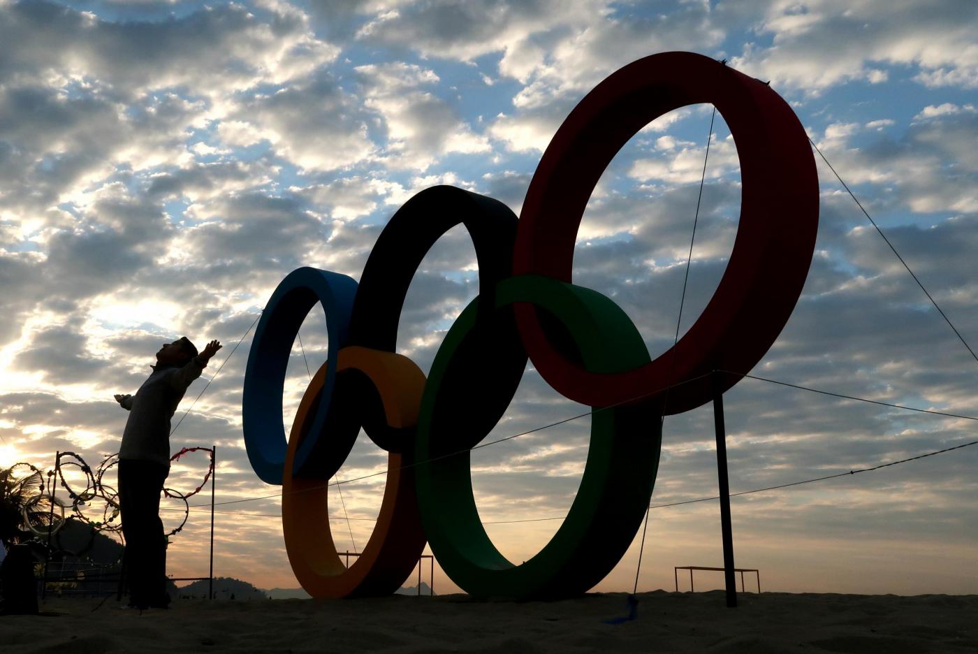 Ultimi preparativi per le Olimpiadi di Rio 2016 a Rio de Janeiro qui sulla spiaggia di Ipanema