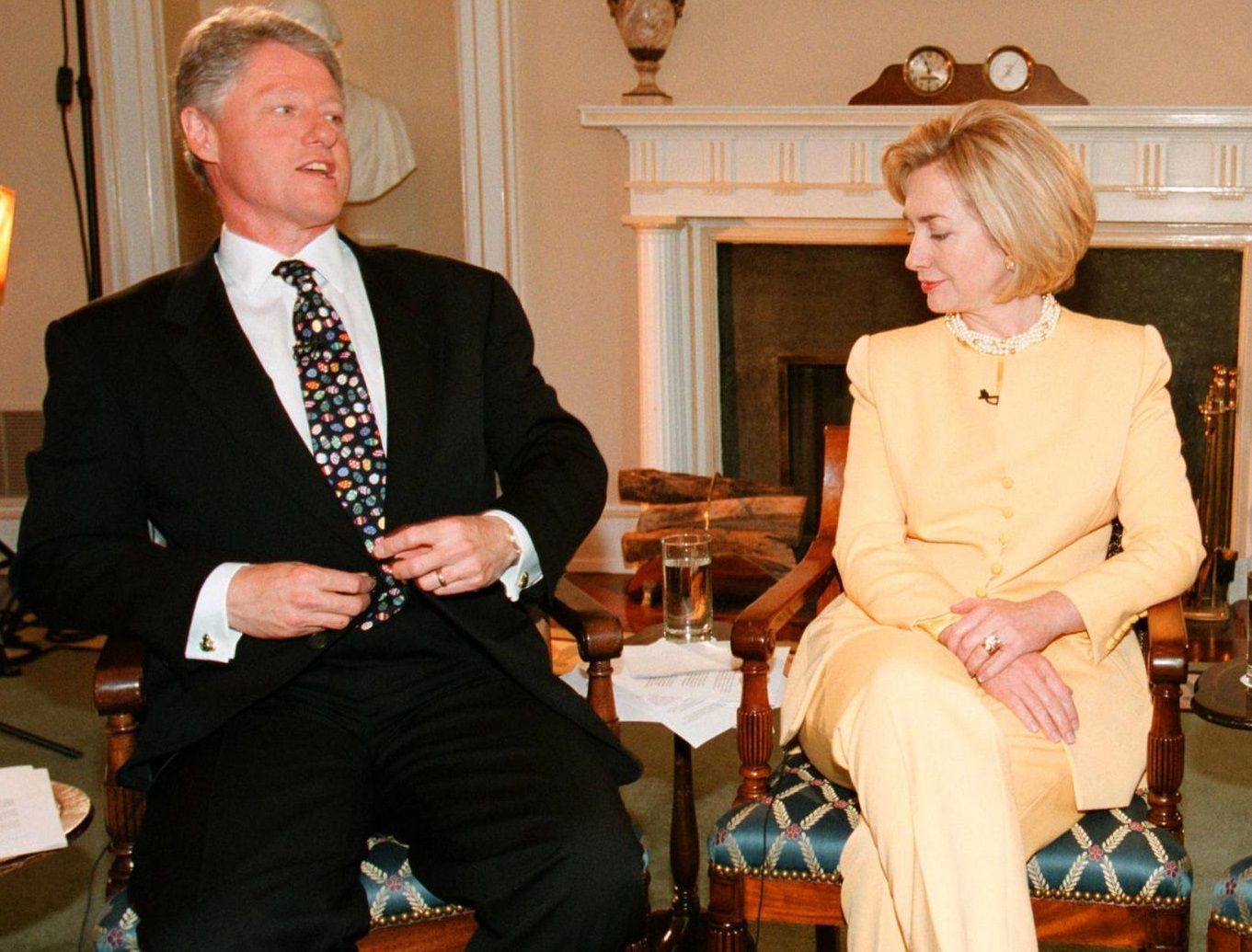 Bill e Hillary Clinton durante il Sexgate