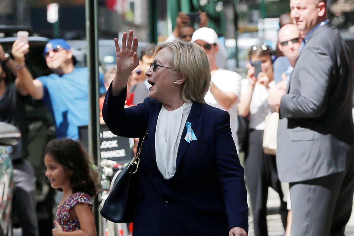11 Settembre, Hillary Clinton esce da casa della figlia dopo il malore