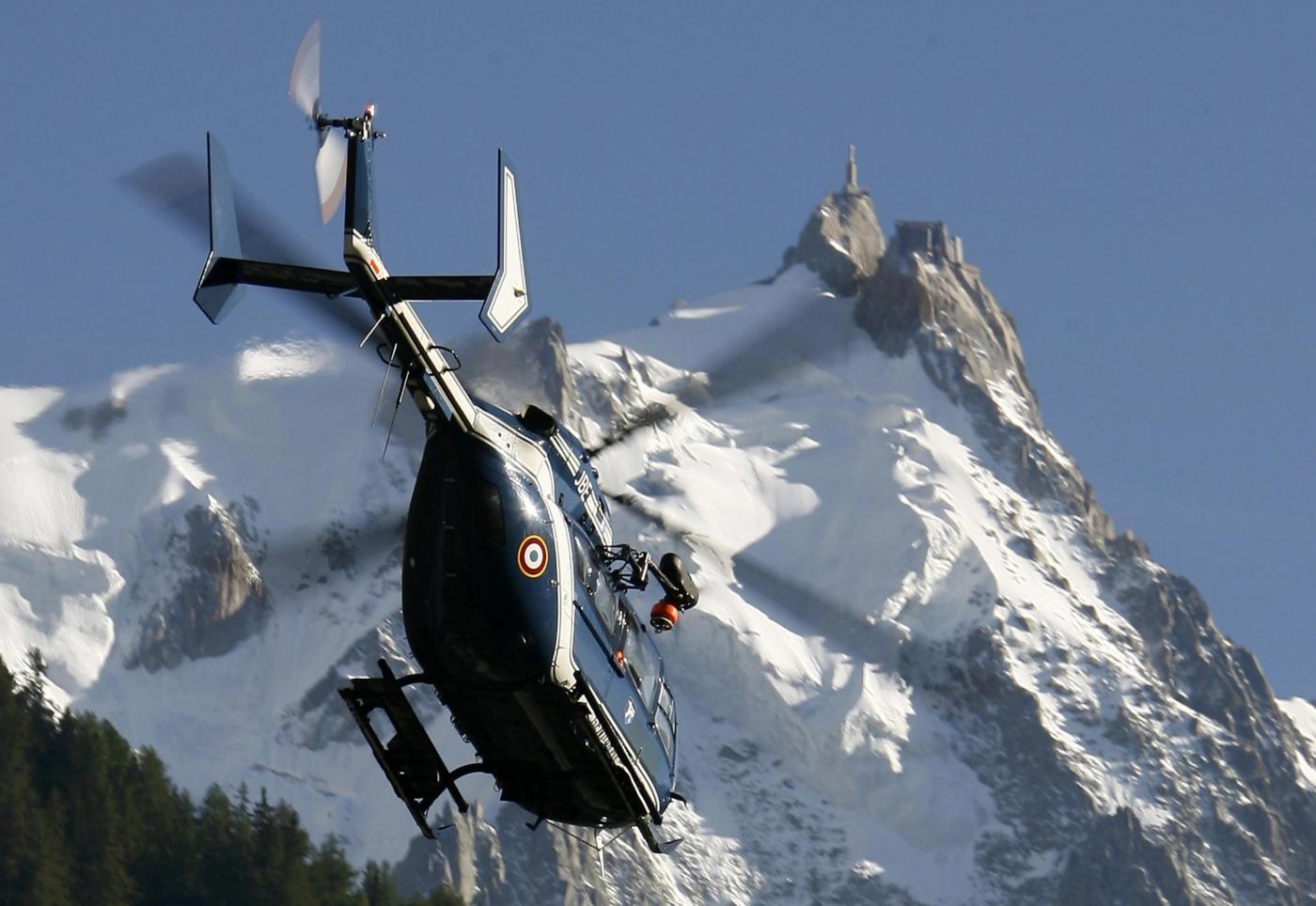 Monte Bianco, 110 persone bloccate sulla funivia a causa di un guasto