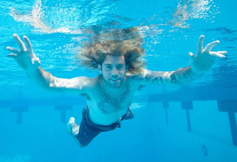 Nevermind dei Nirvana compie 25 anni, la nuova foto di Spencer Elden