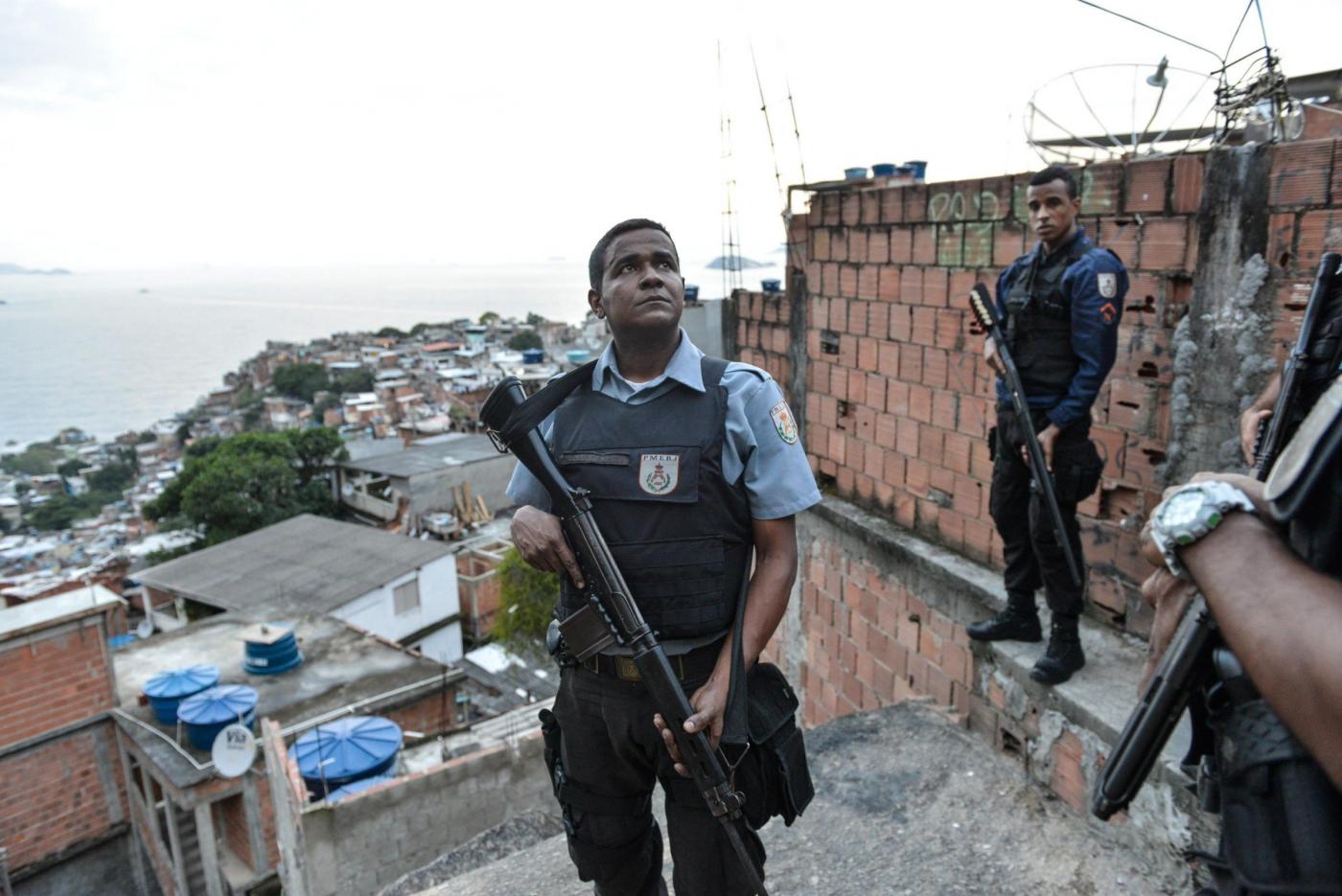 Irruzione della Polizia antidroga brasiliana nelle favelas di Rio de Janeiro