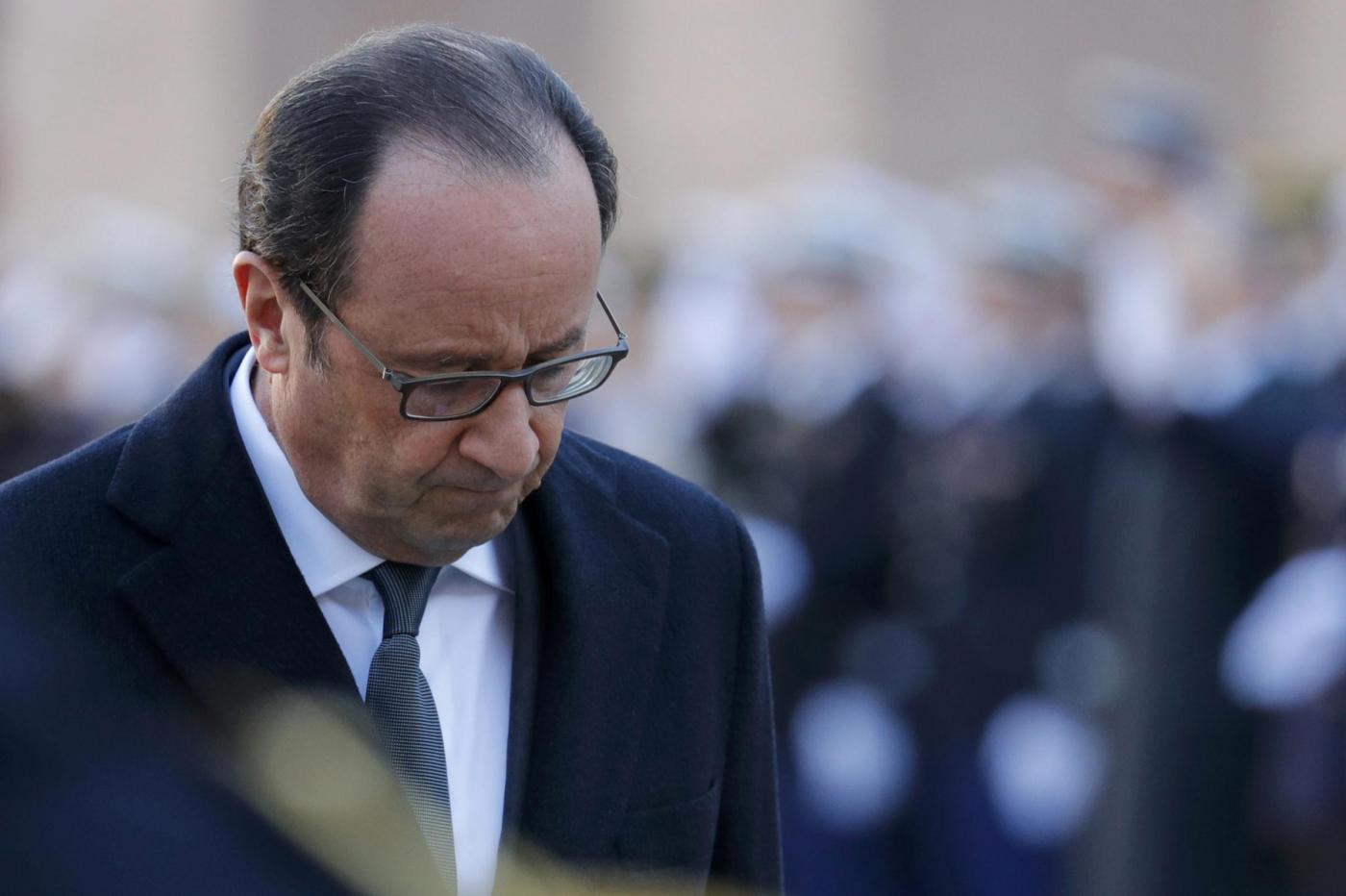 Francois Hollande assiste a cerimonia militare all' Hotel des Invalides a Parigi