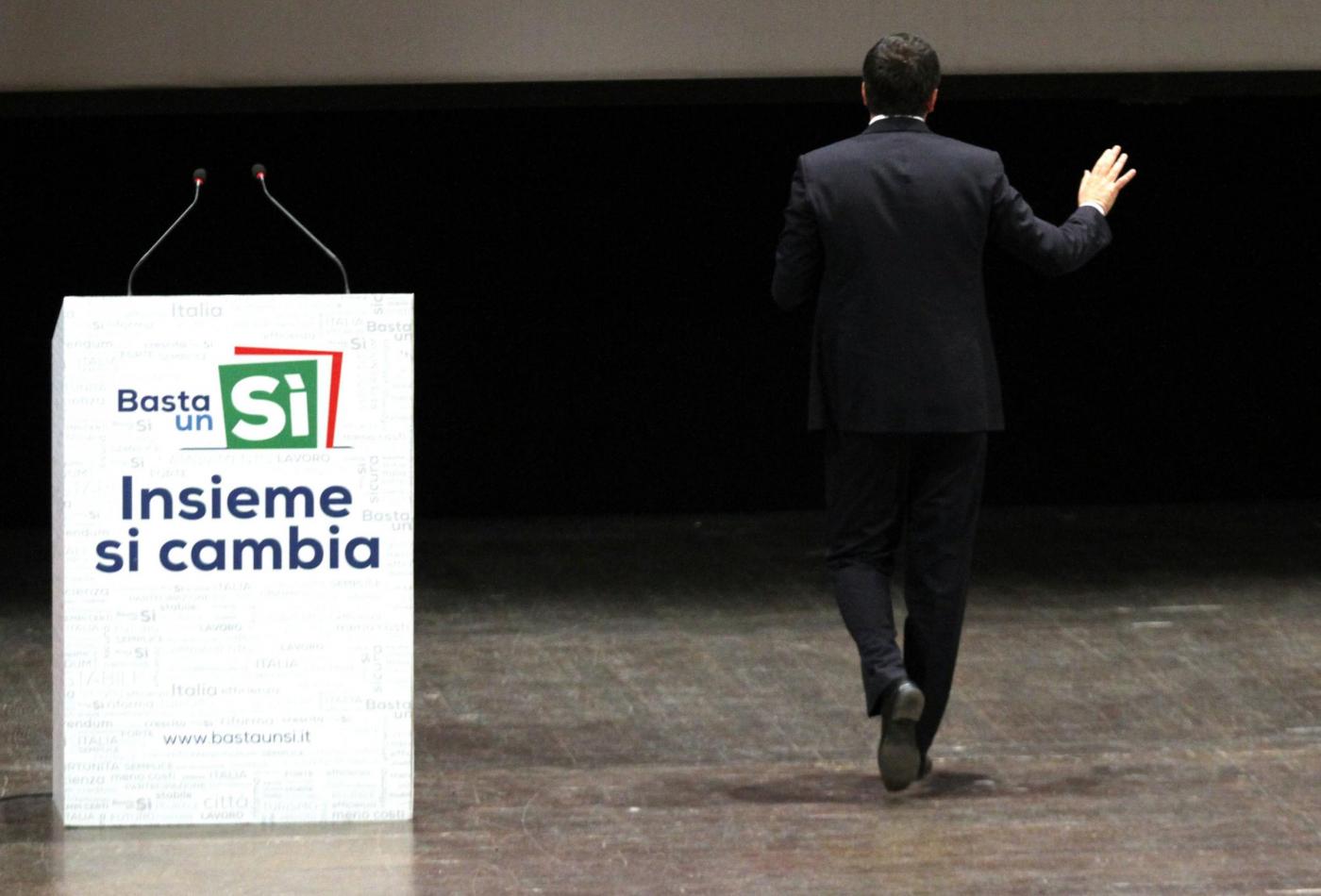 Matteo Renzi chiude in Calabria la campagna per il referendum