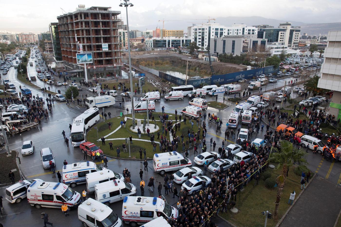 Turchia: autobomba a Izmir (Smirne) nei pressi di un tribunale