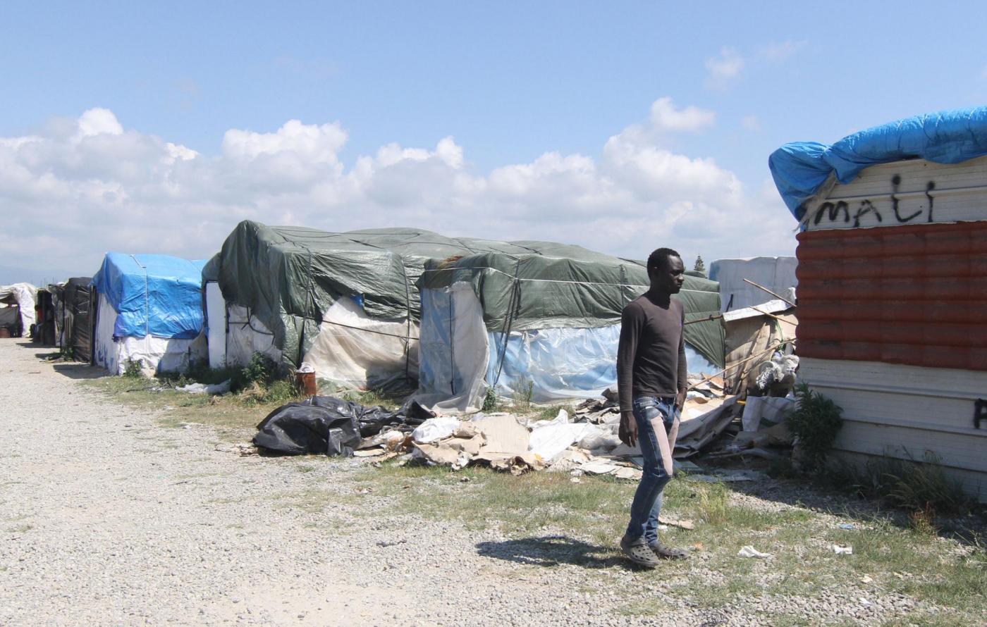 Rosarno, dramma nella tendopoli: carabiniere spara e uccide migrante