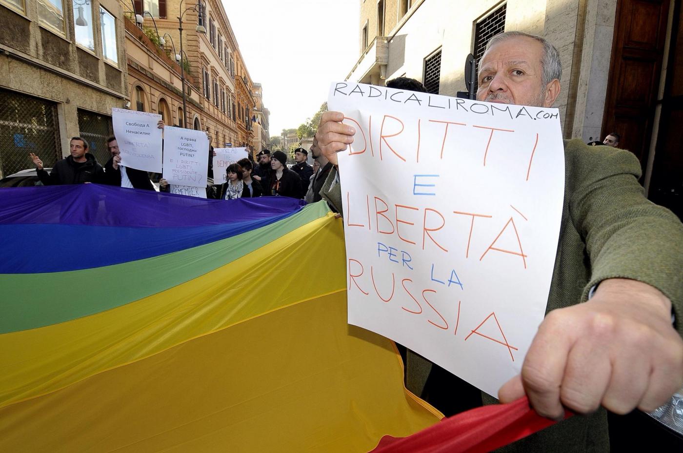 Manifestazione indetta da Gay Center presso l'Ambasciata russa