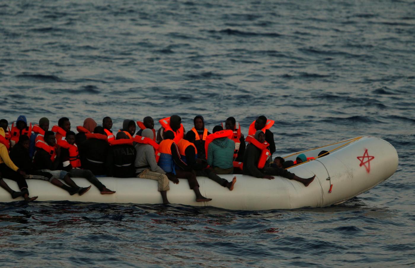 Operazione salvataggio migranti al largo delle coste libiche