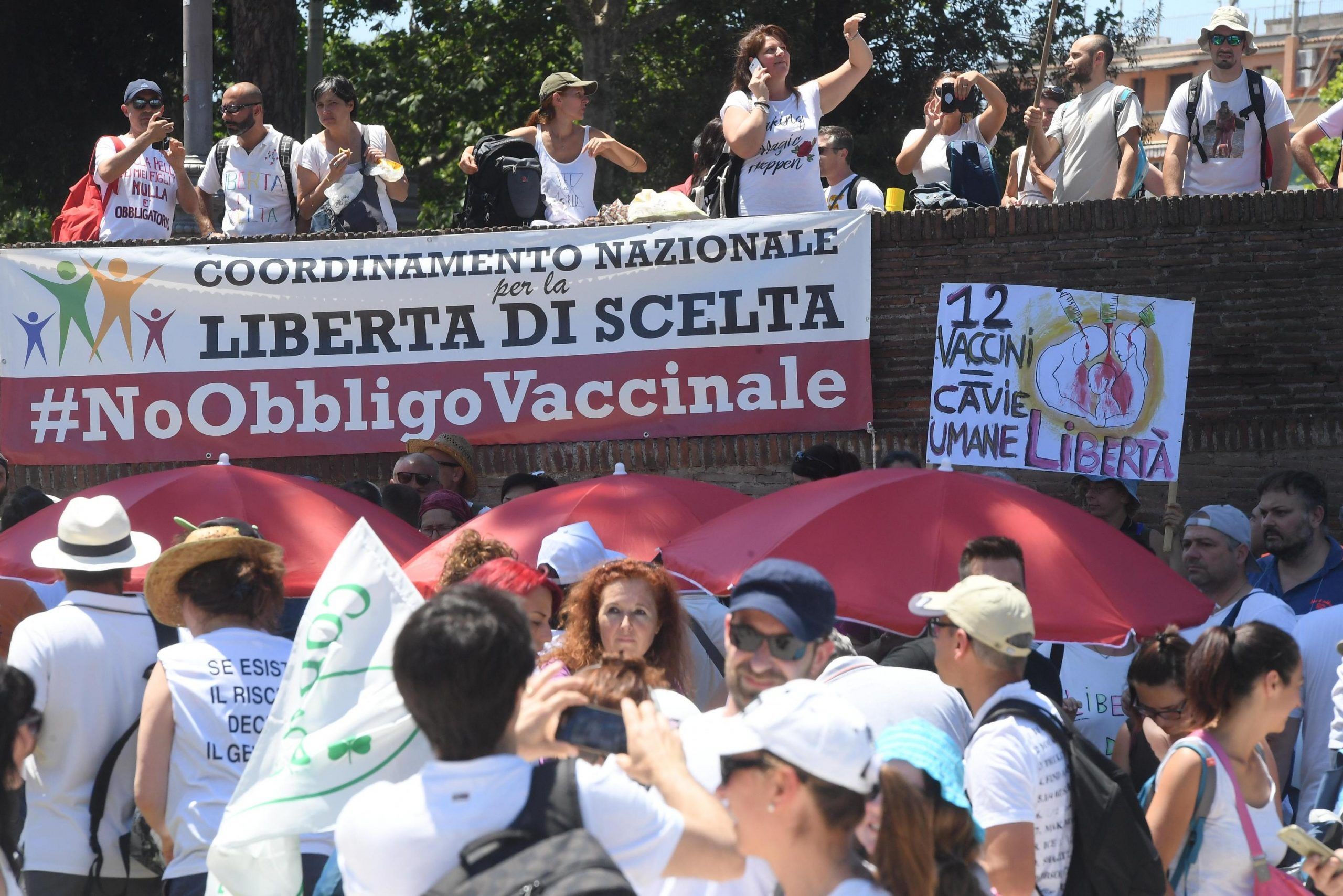 Manifestazione Free Vax a Roma