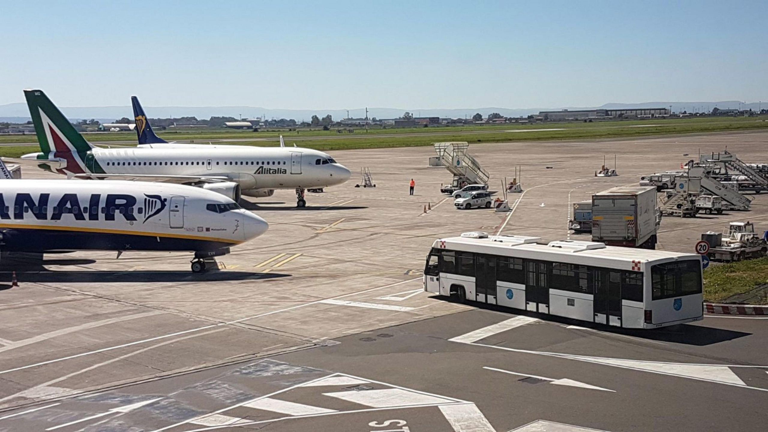 Etna: riaperto aeroporto Catania, arrivato primo aereo