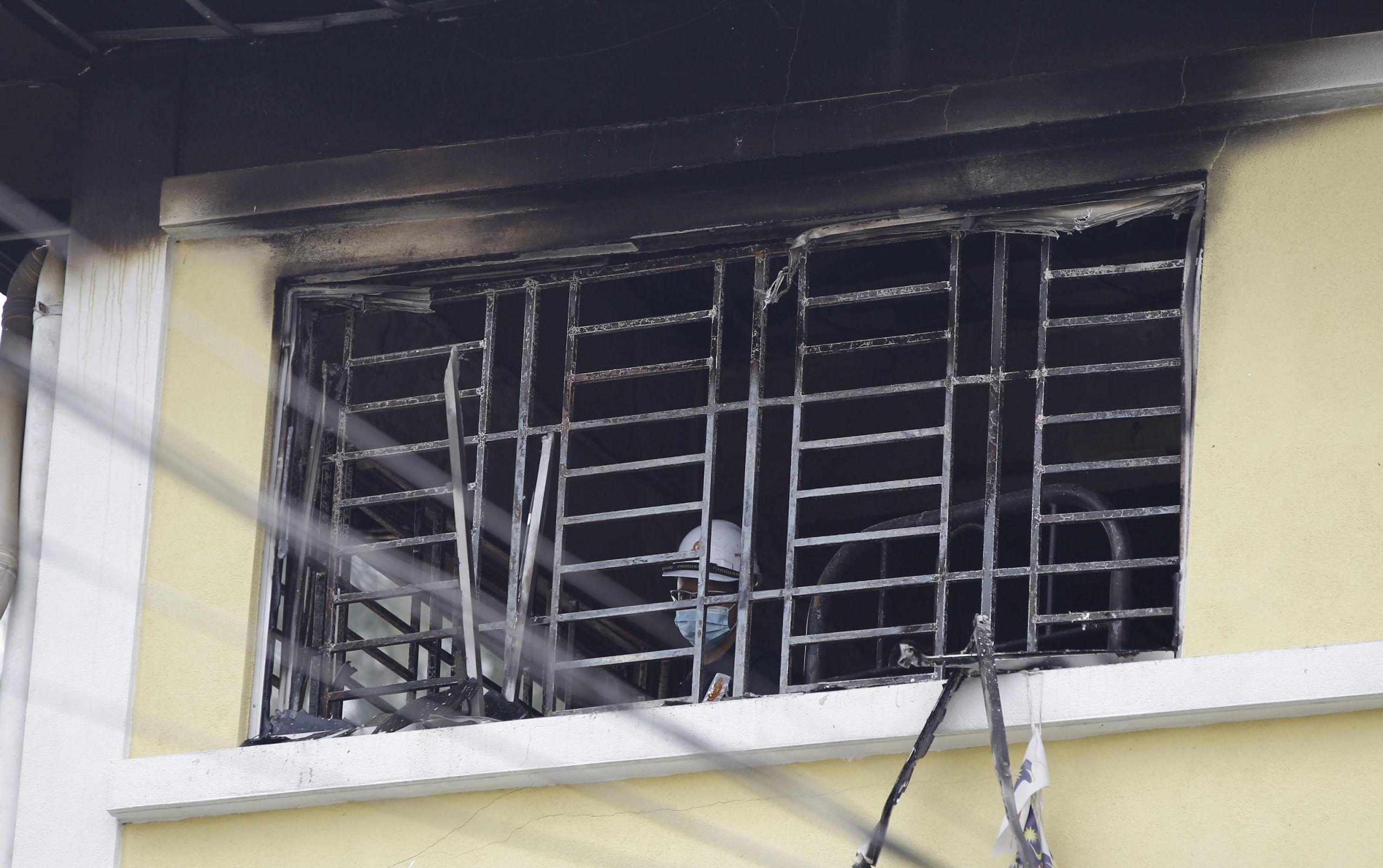 Malaysia: almeno 25 morti in incendio scuola islamica