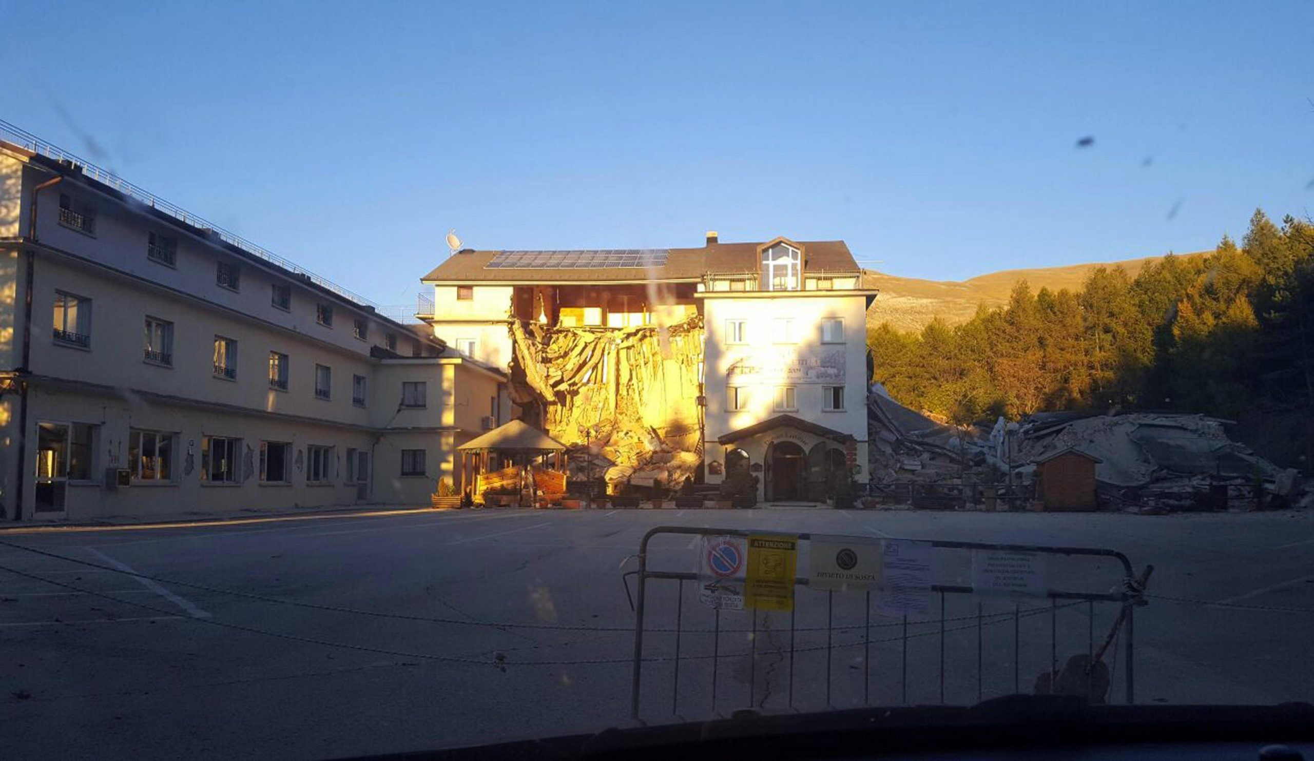 Terremoto: crollato hotel vicino impianti sciistici Ussita