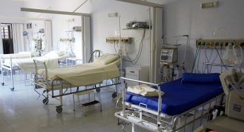 Si cura il cancro al seno con argilla e dieta, è gravissima: 65enne operata d’urgenza a Rimini