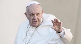 Papa Francesco su fine vita e accanimento terapeutico: «Può essere moralmente lecito rinunciare o sospendere le cure»