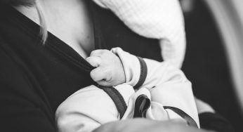 Perde la figlia neonata ma dona il suo latte materno e ne salva un’altra