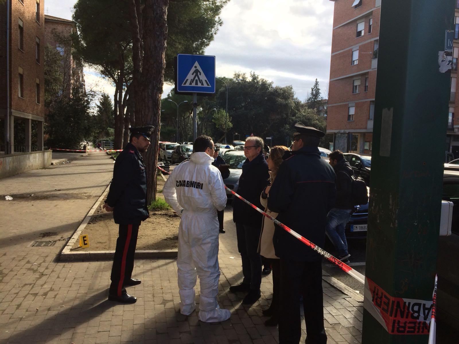 In moto spara e ferisce quattro persone a Pisa