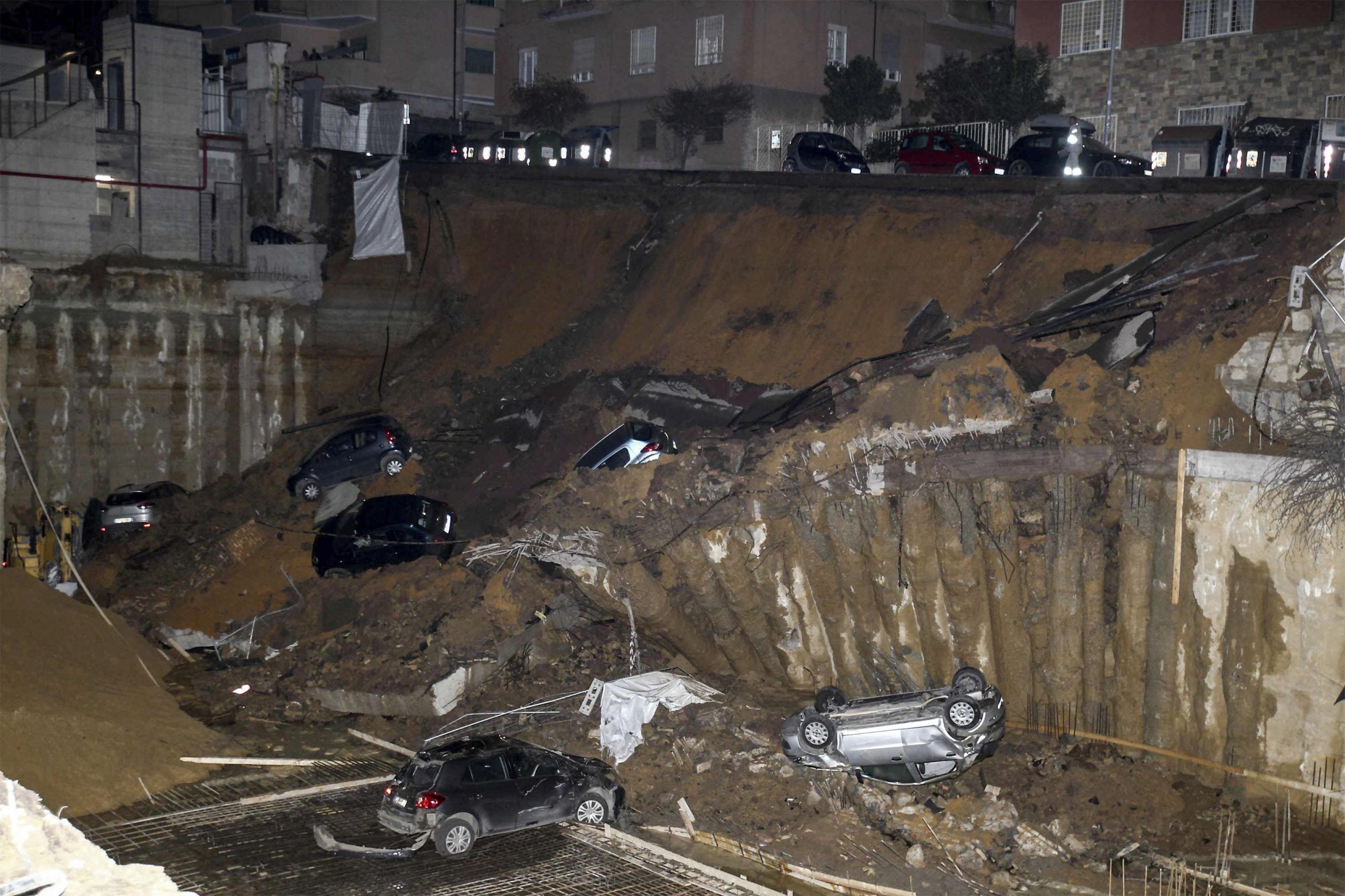 Crolla una strada a Roma, voragine a Balduina