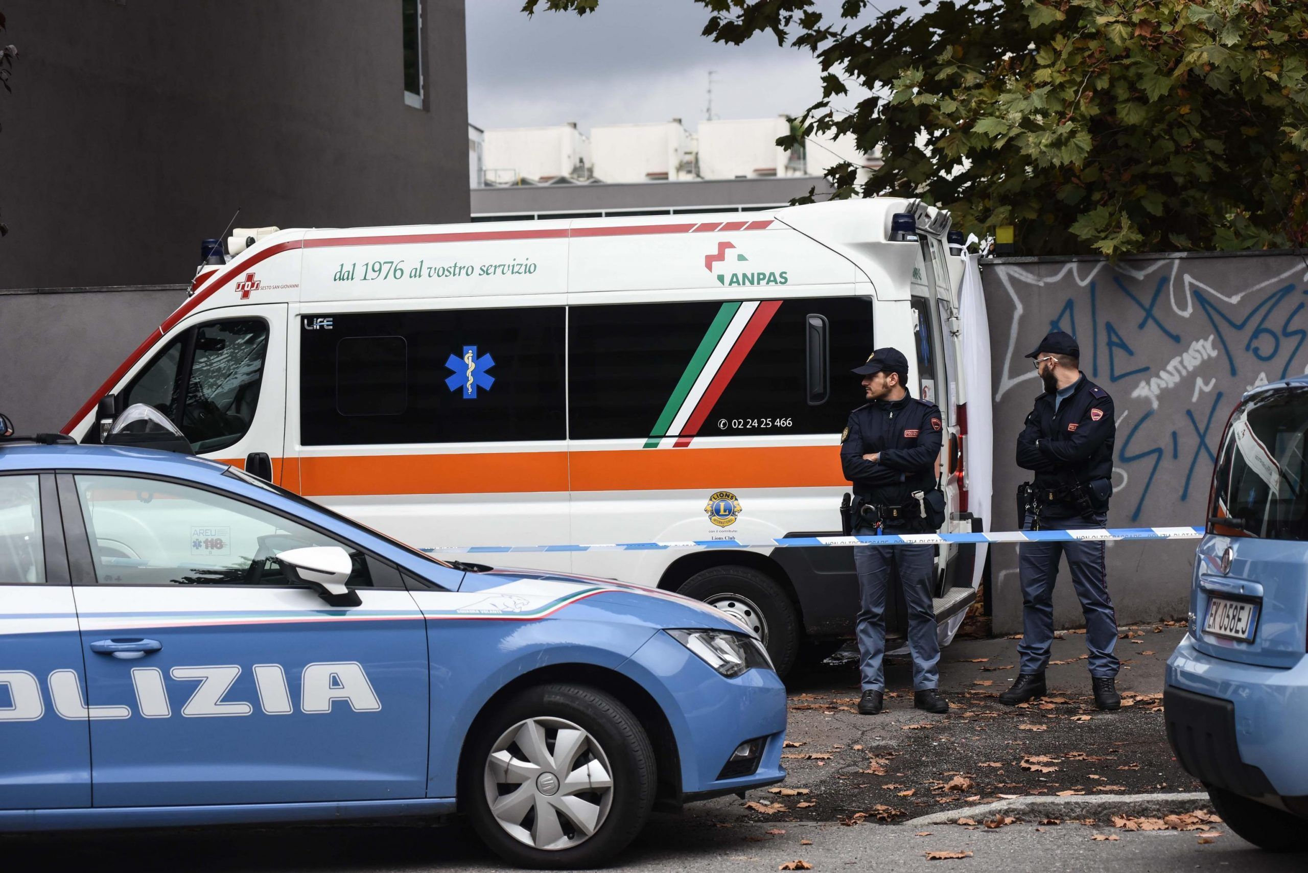 Ragazzo cade da finestra hotel a Milano, deceduto
