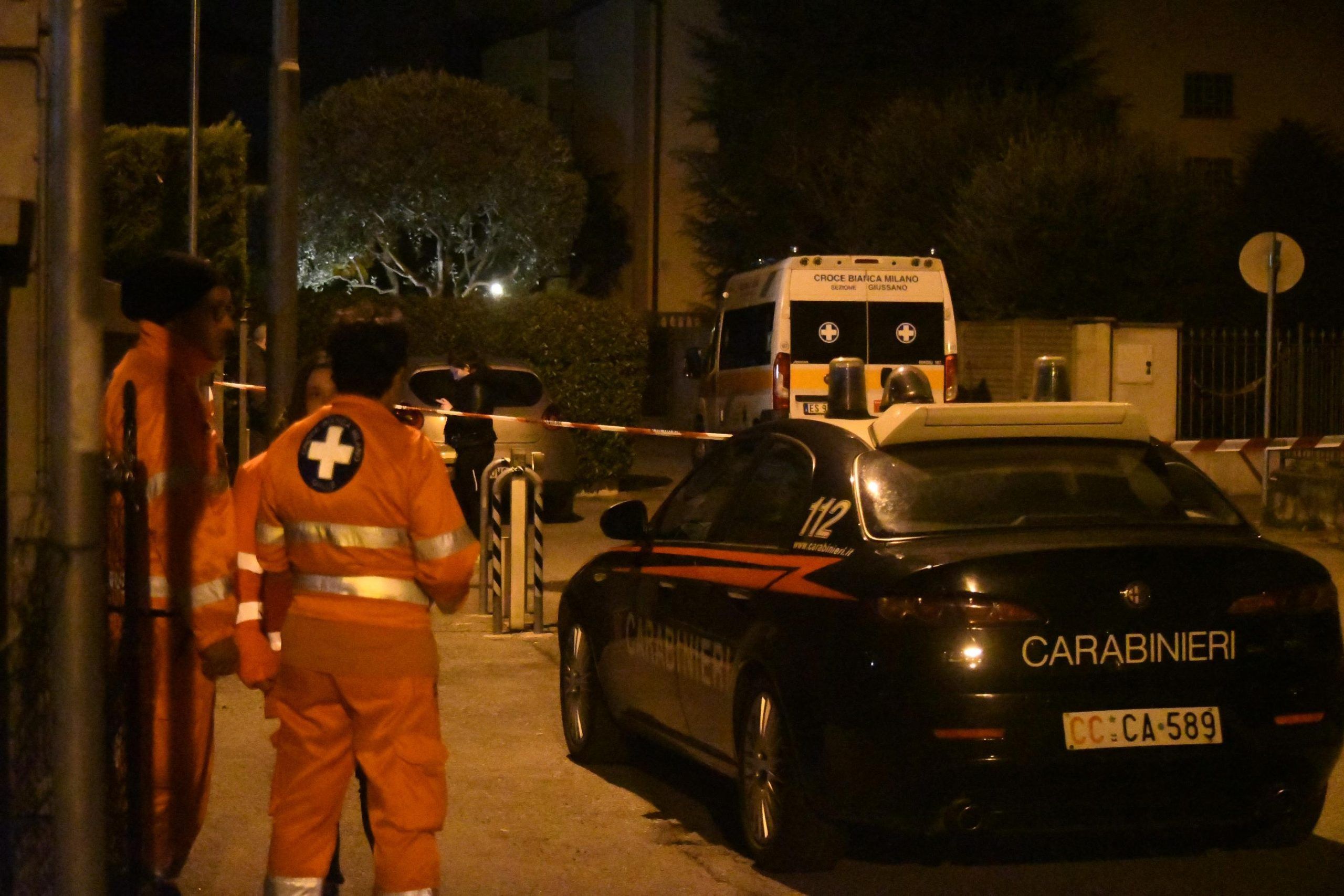 Tre cadaveri in appartamento,ipotesi omicidio suicidio