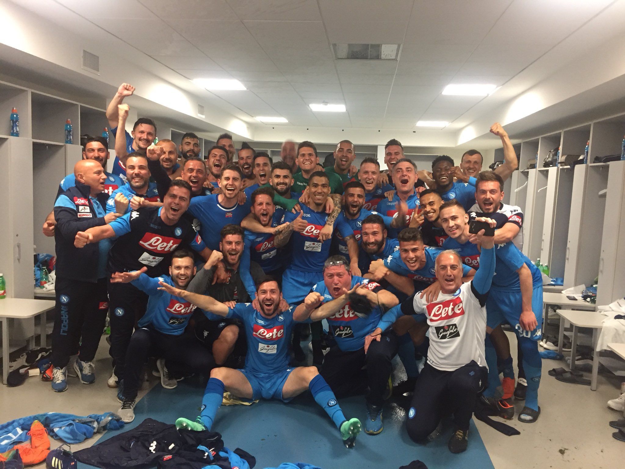 Napoli festeggia il successo con la Juventus